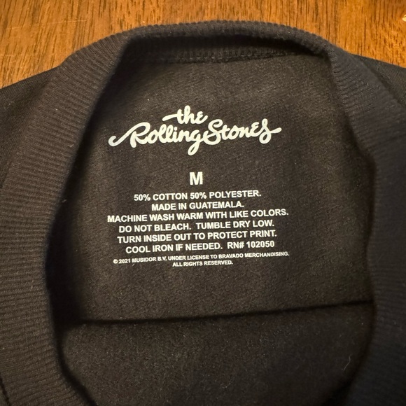 Rolling Stones valentine’s day crewneck. Bought at target. Size medium. - Picture 4 of 5